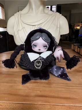 SKULLPANDA Wednesday Adams with hand charm popmart